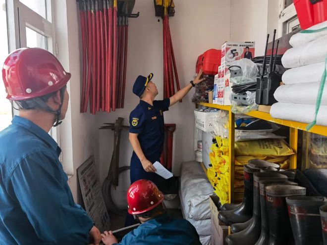 保平安 守底線︱沁源消防救援大隊(duì)深入轄區(qū)企業(yè)開展消防安全培訓(xùn) 電氣設(shè)備及器材